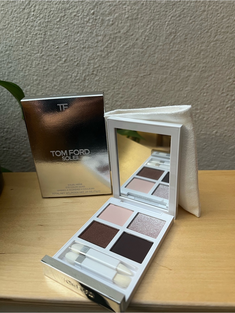 NIB TOM FORD SOLEIL NEIGE EYE COLOR QUAD 01 BLACK DIAMOND .24/7g LIMITED EDITION
